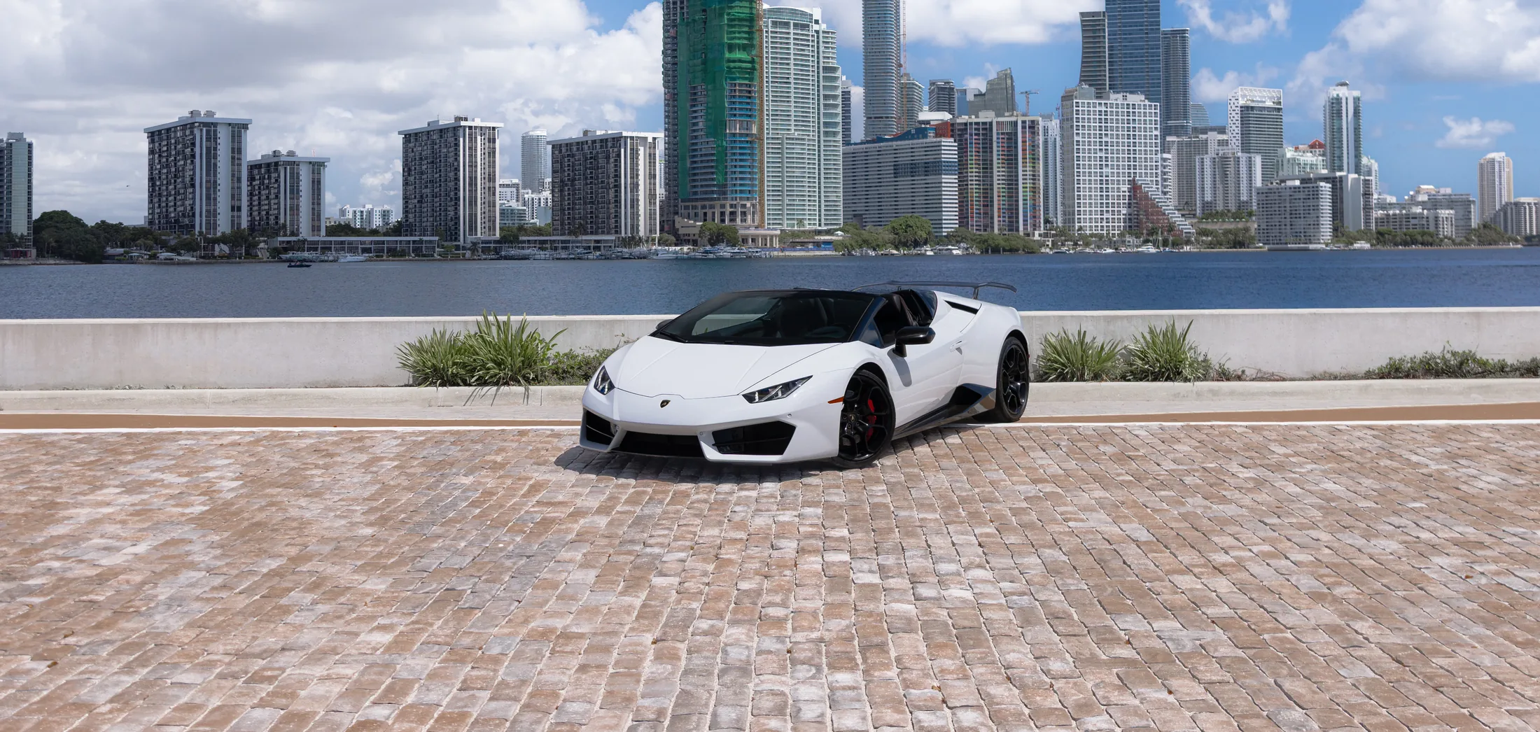 Lamborghini Huracan Spyder White